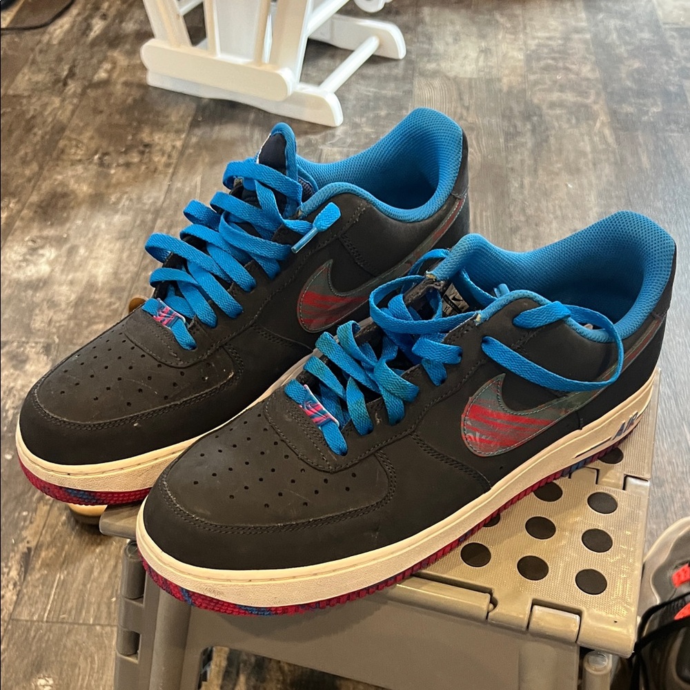 Nike Black and Blue Athletic Shoes